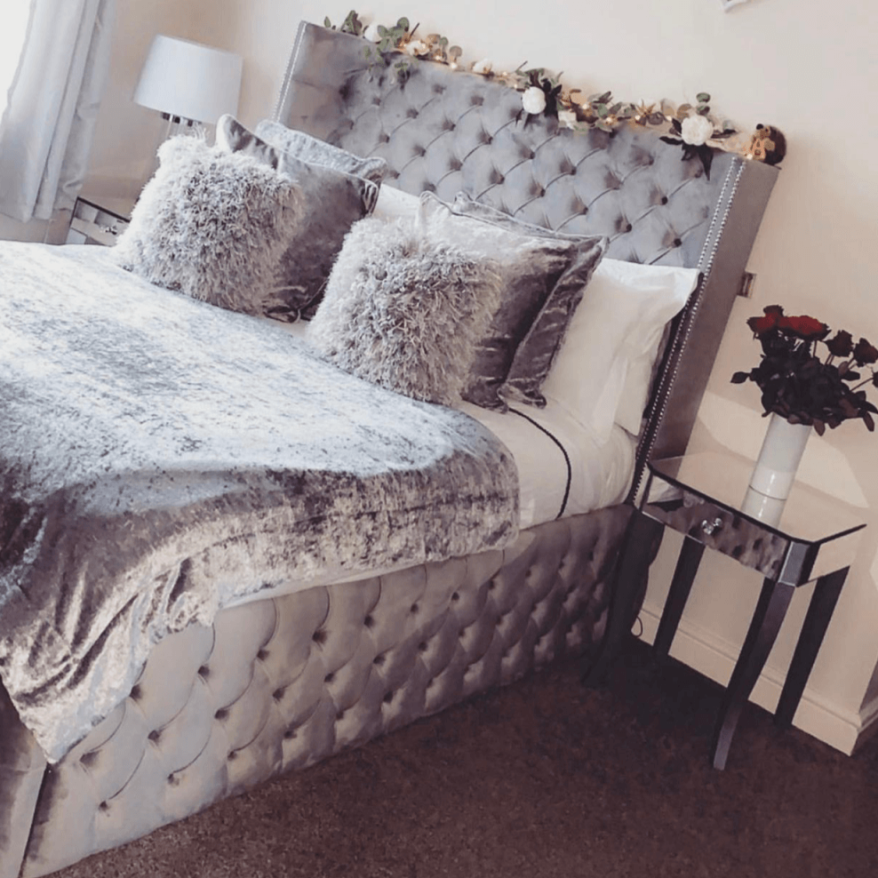 Roselyn Winged Bed - vinobeds